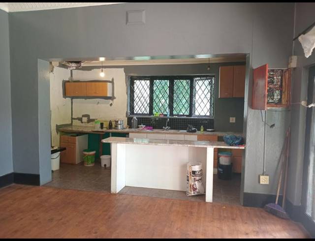 3 BEDROOM HOUSE FOR SALE IN BEZUIDENHOUT VALLEY